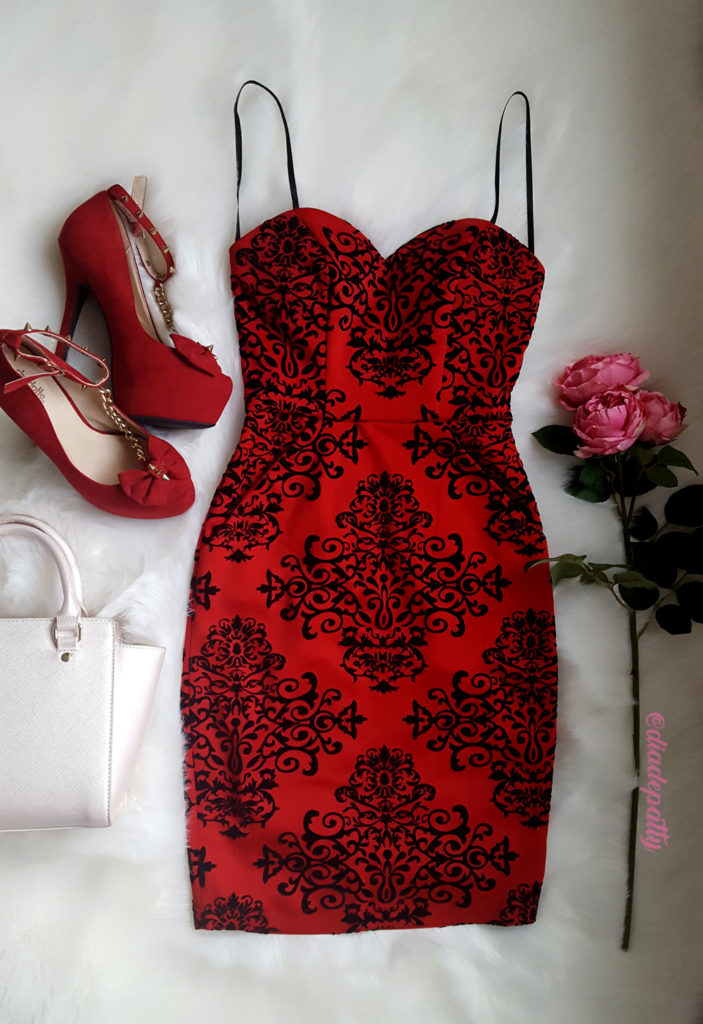 vestido vermelho com preto
